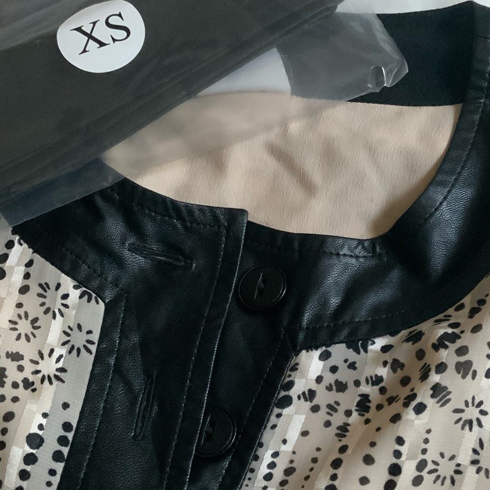 perfect travel companion โฃ๏ธ CAbi Faux Leather Accents 37โ length - Picture 8 of 11
